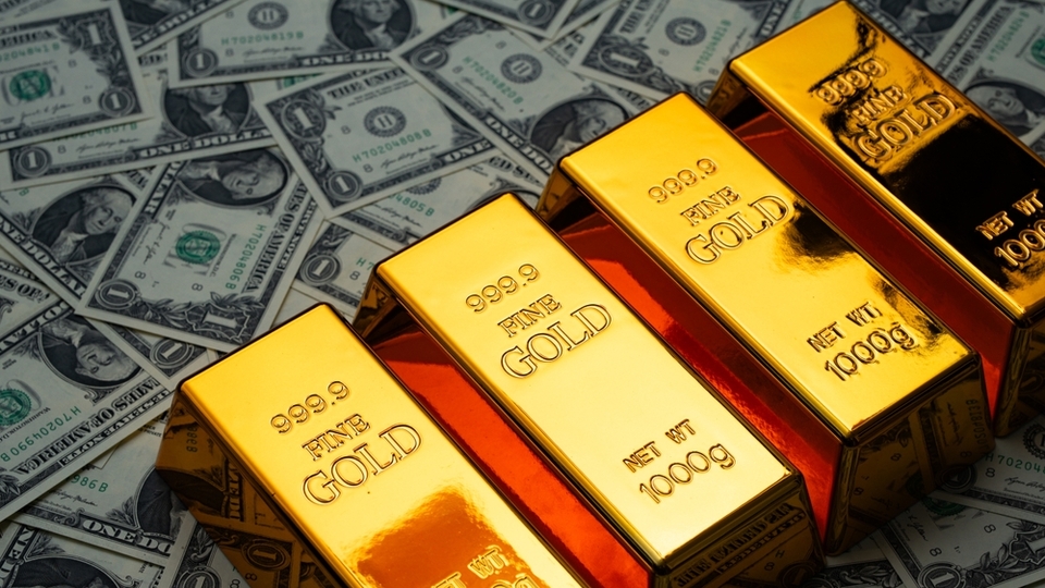 Altın Dolar Hareketleri: Fed beklentileri ve güvenli liman talebiyle hafif geriledi