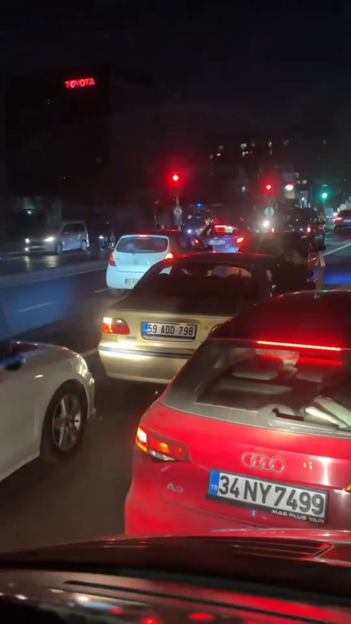 Avcılar’da Düğün Konvoyu Trafikte Kaosa Neden Oldu