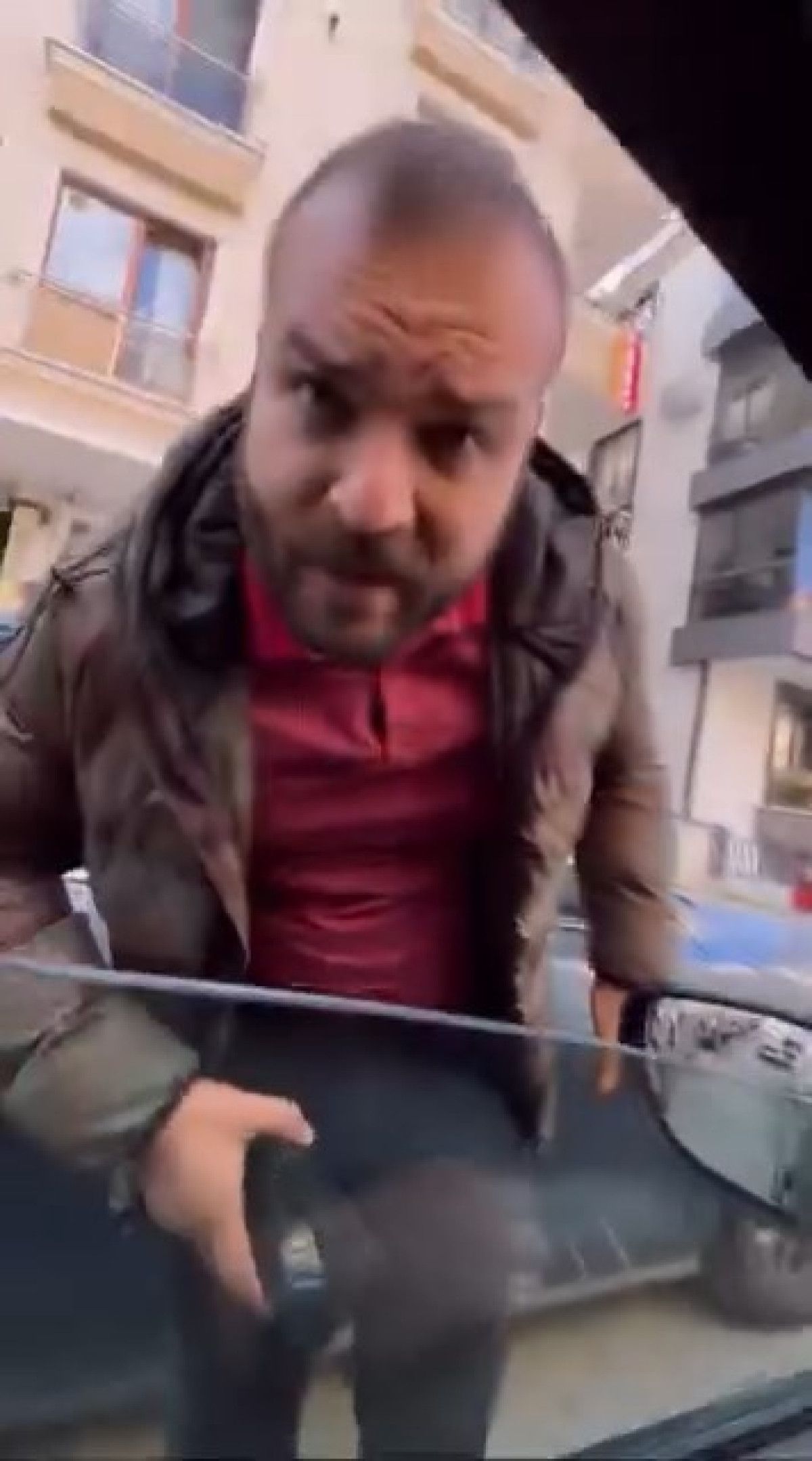 Avcılar'da Ters Yöne Giren Sürücü İle Yaşanan Arbede Kamerada