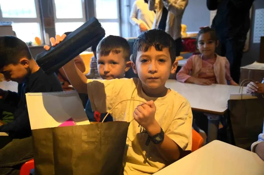 Beşiktaşlılar Derneği, Depremzede Çocuklara Takviyede Bulundu