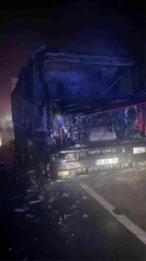 Bilecik’te Seyir Halindeki Tır Alev Aldı