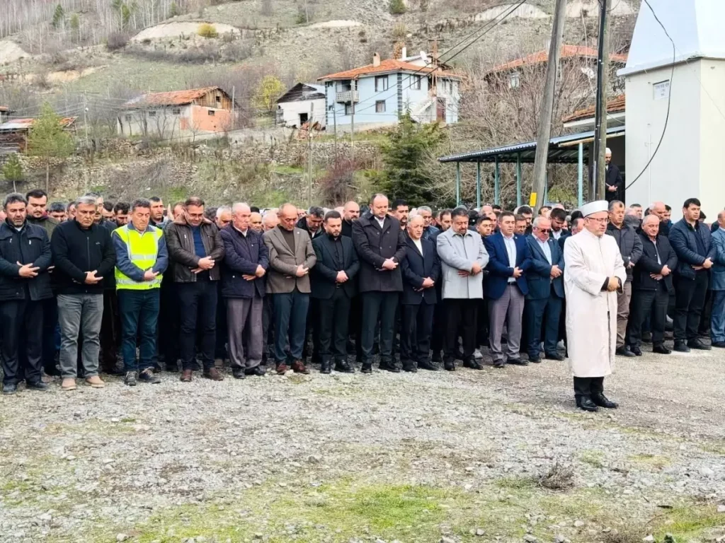 Bolu’daki Baraj İçin 200 Naaşın Gıyabi Cenaze Namazı Kılındı