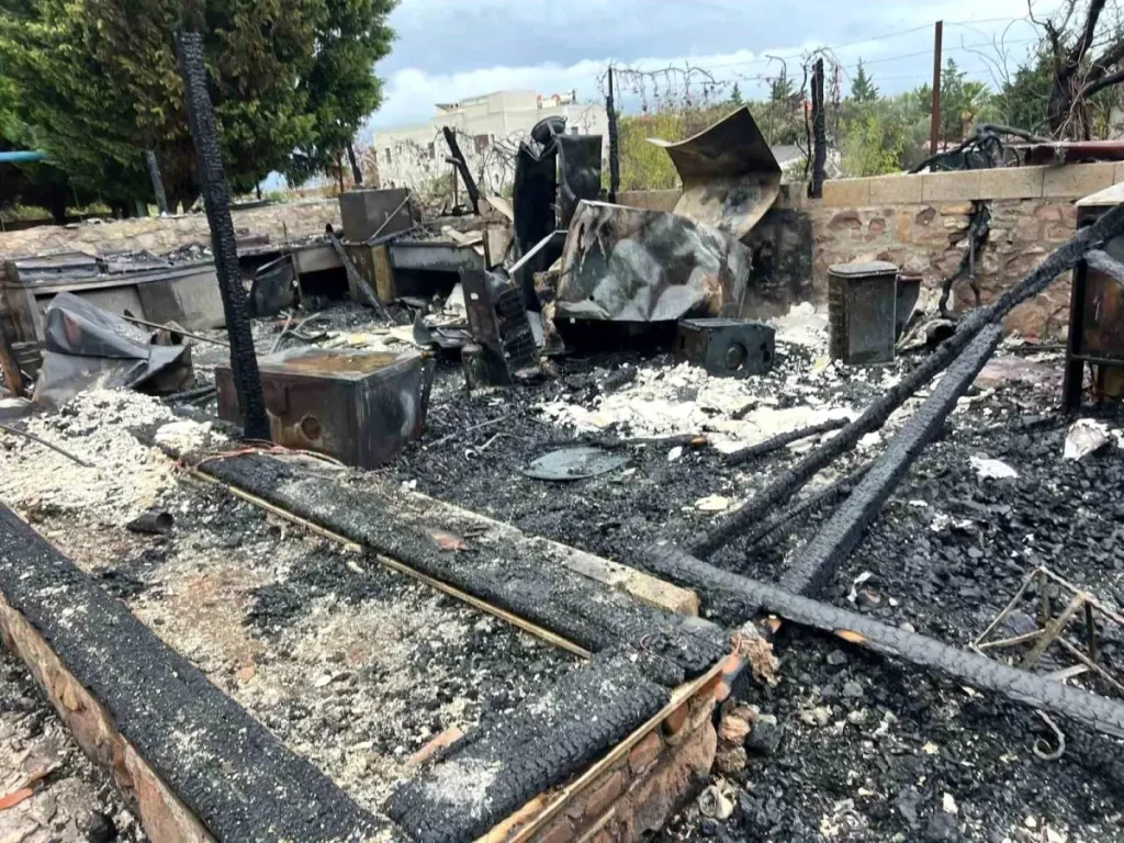 Bozcaada’da 16 Odalı Otel Yangında Kül Oldu