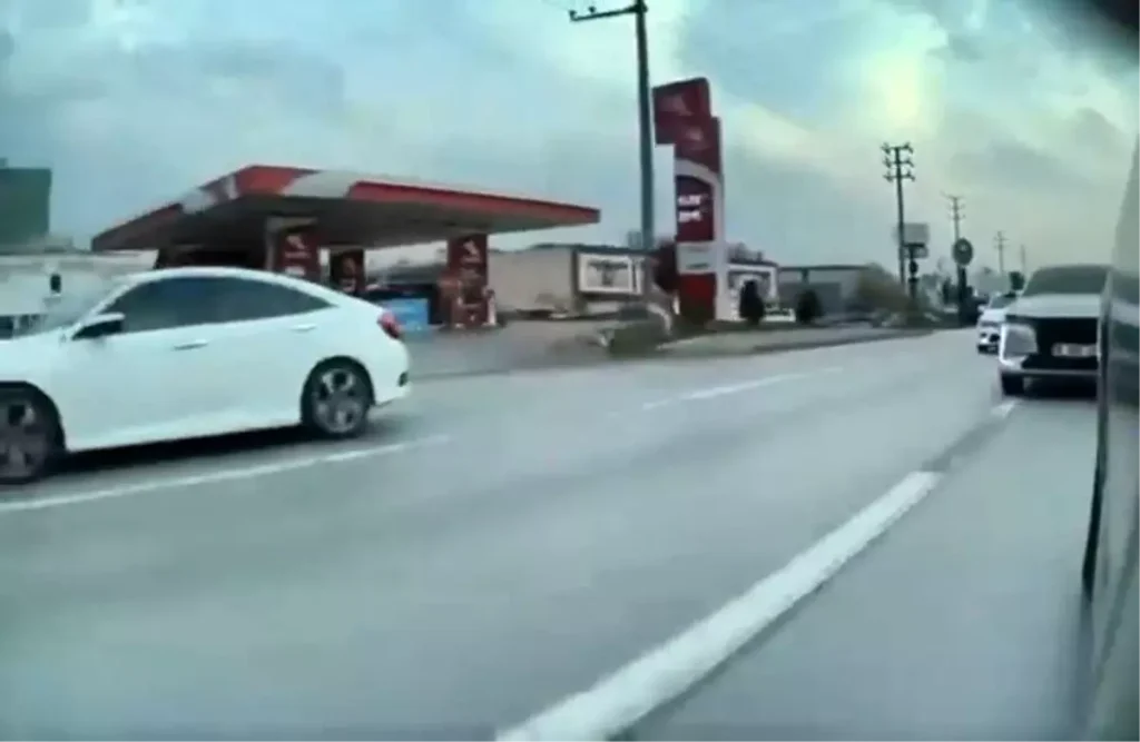 Bursa’da Tehlikeli Sürat ve Makas Atma İle Trafik Kazası Tehlikesi