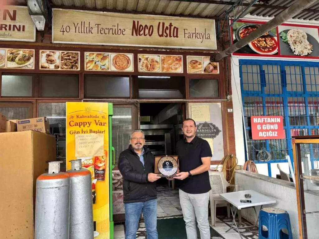 Datça Devlet Hastanesi’ne Hayırsever Esnaftan Kanepe Bağışı