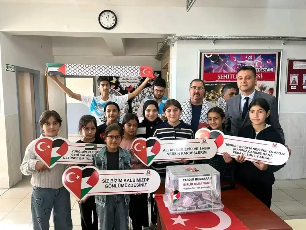 Develi’de Filistinli Çocuklar İçin Düzgünlük Manavı Düzenlendi