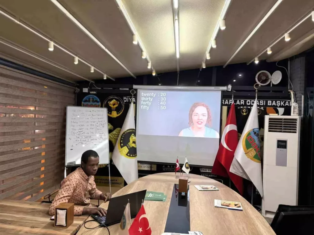 Diyarbakır’da Esnafa Fiyatsız İngilizce Eğitimi Başlatıldı