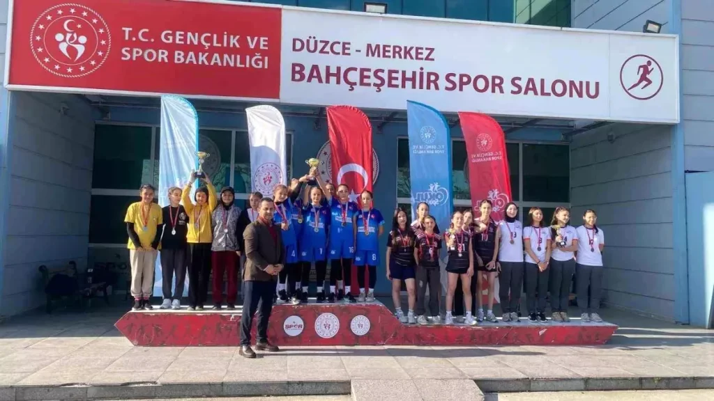 Düzce’de Gençler ve Yıldızlar Kros Müsabakası Heyecanı