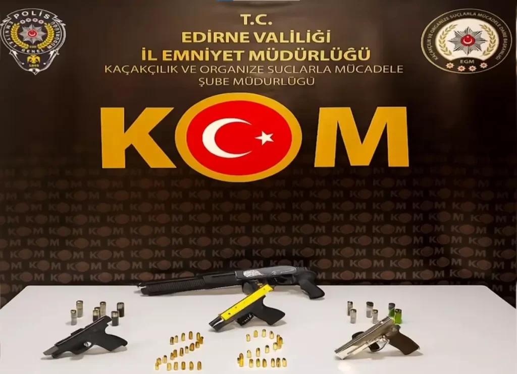 Edirne’de Silah Kaçakçılığı Operasyonu: 3 Tabanca ve Pompalı Tüfek Ele Geçirildi