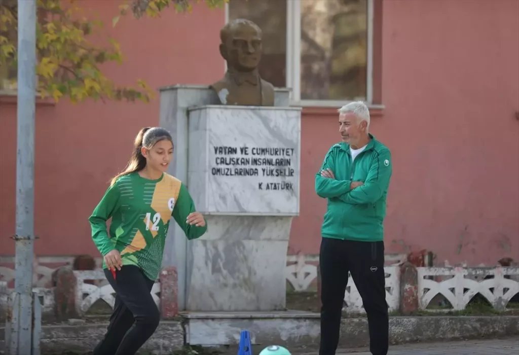 Futsal ile Öğrencilerin Okul Severliğini Artıran Öğretmen