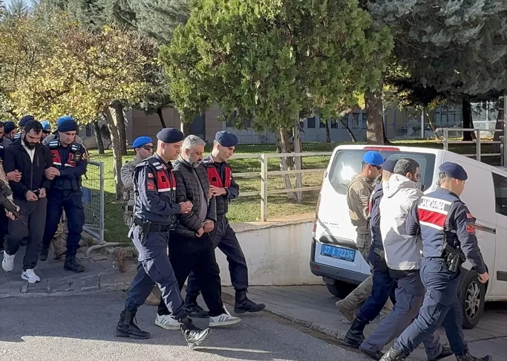 Gaziantep’te DEAŞ’a Finansman Sağlayan 13 Zanlı Gözaltına Alındı