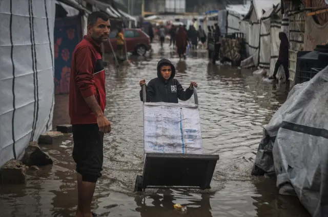 Gazze Çadır Kentlerinde Yağmur Felaketi: Acil İnsani Yardım Çağrısı