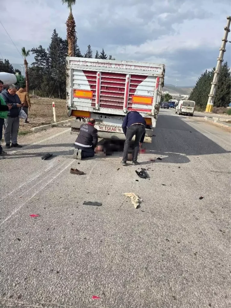 Hatay’da Tırla Çarpışan Motosikletli Hayatını Kaybetti
