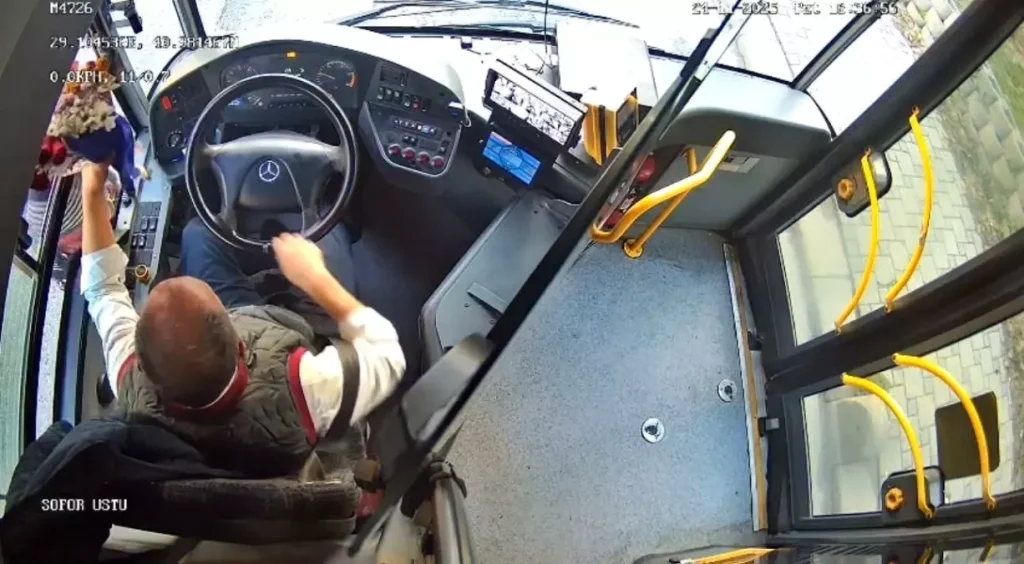 İETT Kaptdakikalar içinden Öğretmenler Günü Sürprizi