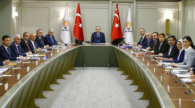 Erdoğan Liderliğindeki AK Parti MYK Toplantısı Sona Erdi: Öne Çıkan Görüşler ve Süreç Değerlendirmesi
