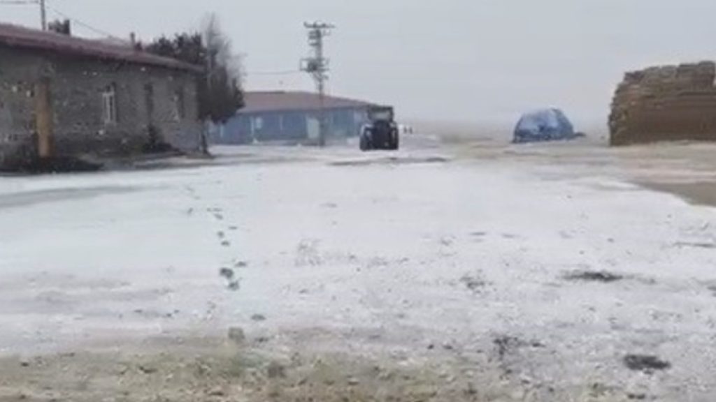 Kars Bozyiğit Köyü’nde Sabah Karı ve Düşen Sıcaklıklar