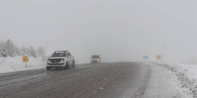 Malatya-Hekimhan-Kangal yolunda kar ve tipi nedeniyle geçici trafik kısıtlaması