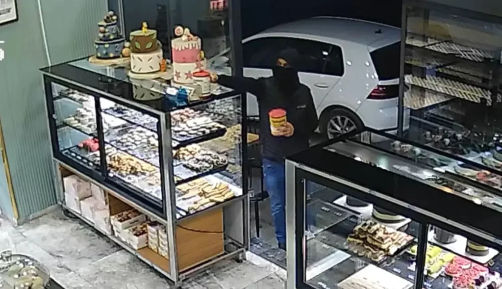 Manisa’da SMA Hastası Çocuk İçin Bağış Kutusunu Çalan Şahıs Tersine Reaksiyon Çekti