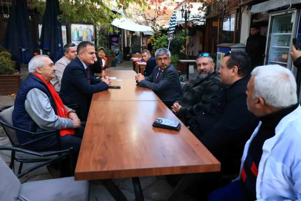 Muğla Valisi ve Rektör Esnaflarla Bir Ortaya Geldi