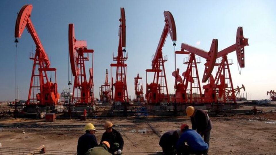 Petrol Piyasasında Kısa Vadeli Düşüş: UEA Uyarıları ve Küresel Ticaret Gerginlikleri