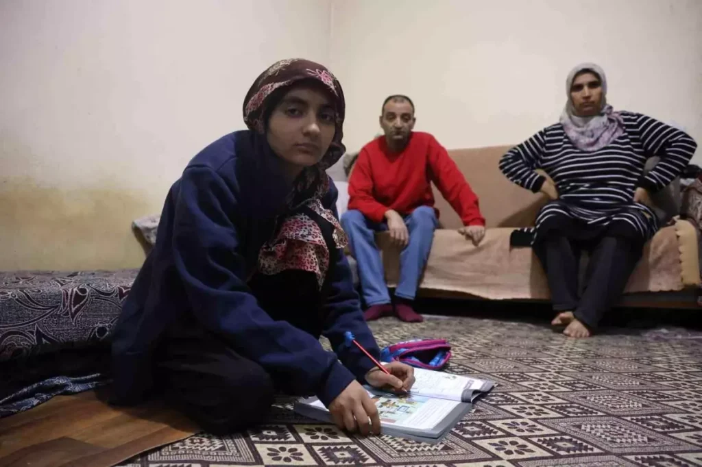 Tek Odada Hayat Gayreti: Dülger Ailesinin Pak Konut Hayali