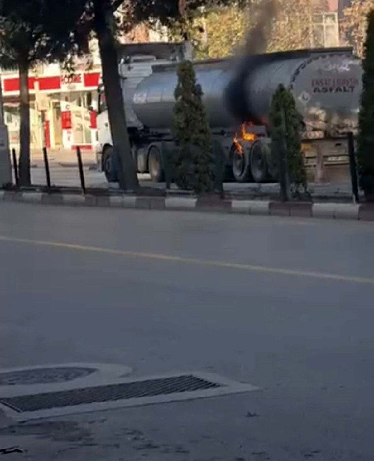 Tokat’ta Trafikte Büyük Tehlike: İtfaiyenin Hızlı Müdahalesi Facianın Önünü Kesti