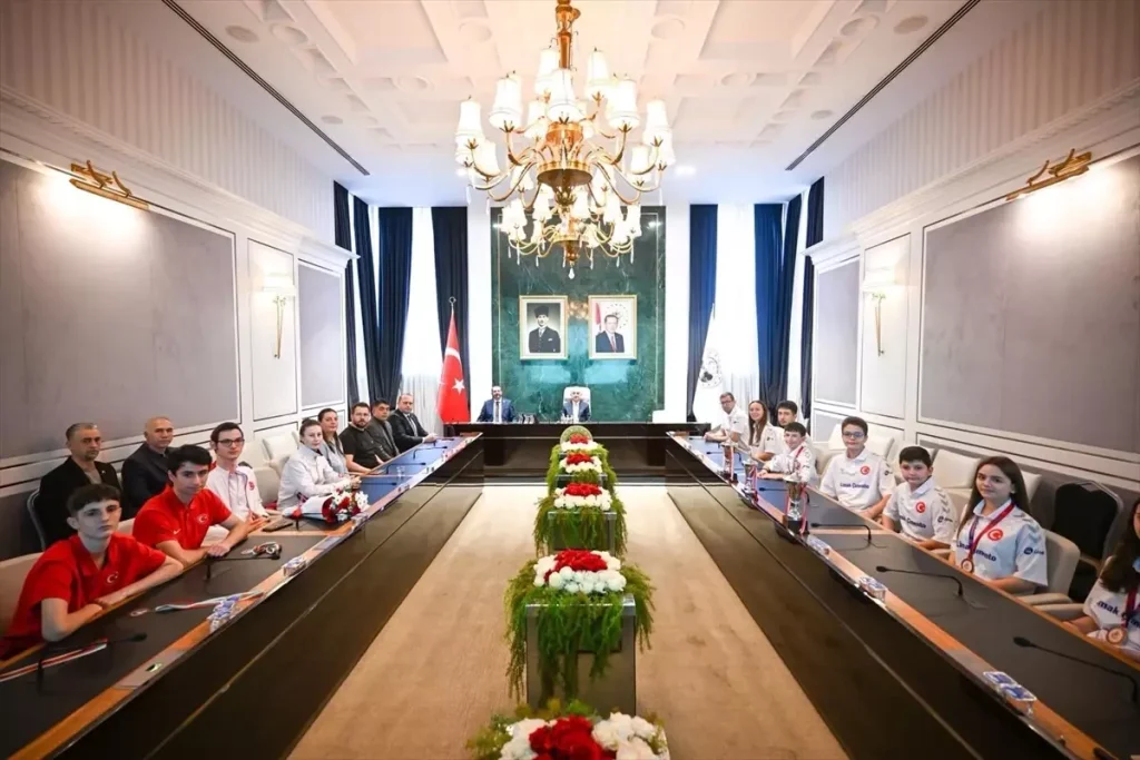 Vali Uğur Turan Başarılı Atletlerle Buluştu