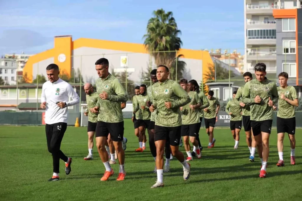 Alanyaspor, Çorum FK maçı hazırlıklarını tamamladı