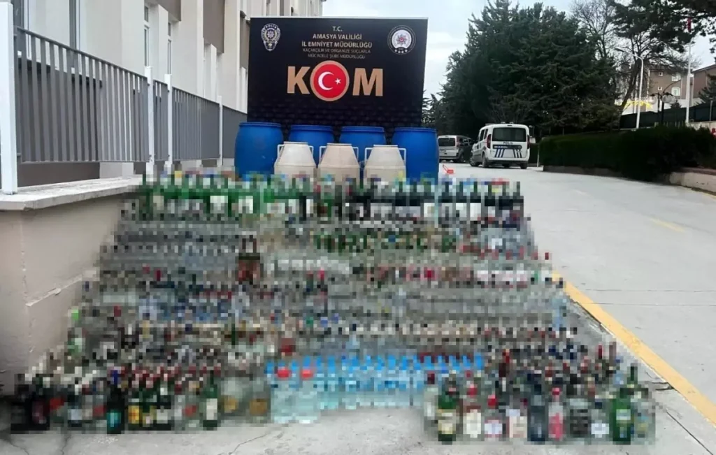 Amasya’da kaçak alkol operasyonu: 615 şişe ve 30 bidon ele geçirildi
