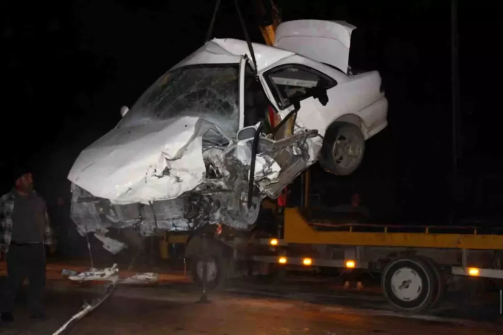 Amasya’da Korkunç Kaza: 8 Yaralı, Yangını Tarım İşçileri Söndürdü — Olayın Ayrıntıları