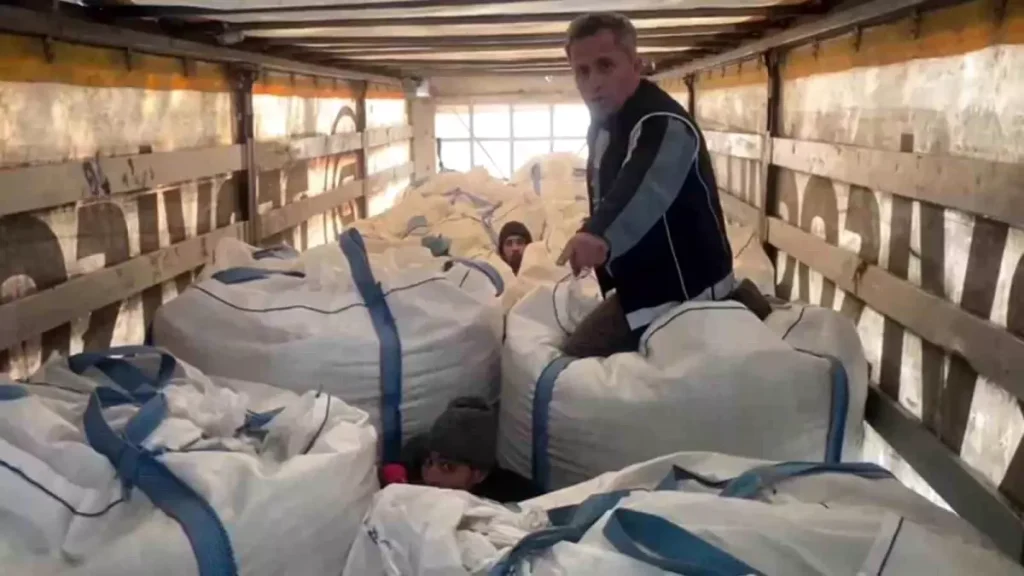 Amasya’da Tırda Saklanan 13 Kaçak Göçmen Yakalandı