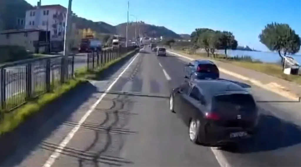 Araklı-Bayburt Çevre Yolunda Tehlikeli Anlar Kamerada: Sürücüler Alarm Verdi