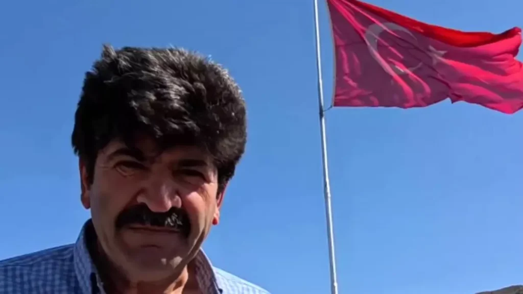 “Bayrak Adam”ın vatan sevdası: Her zirveye bir bayrak