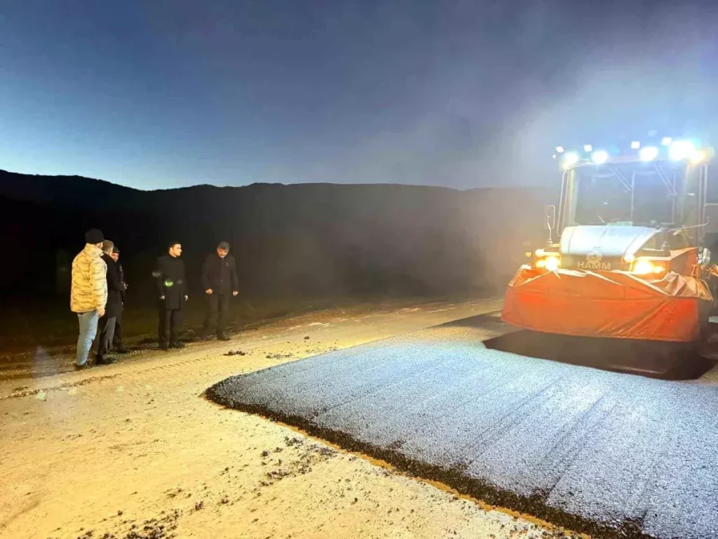 Bilecik köy yollarında asfalt mesaisi