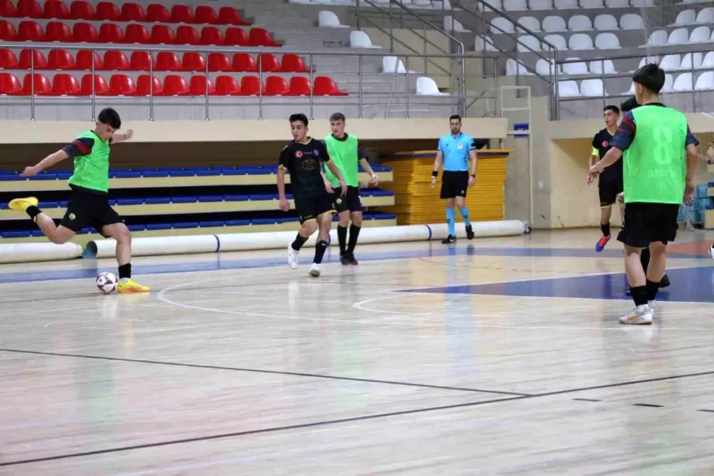 Bilecik’te genç erkekler futsal karşılaşmaları büyük heyecana sahne oluyor
