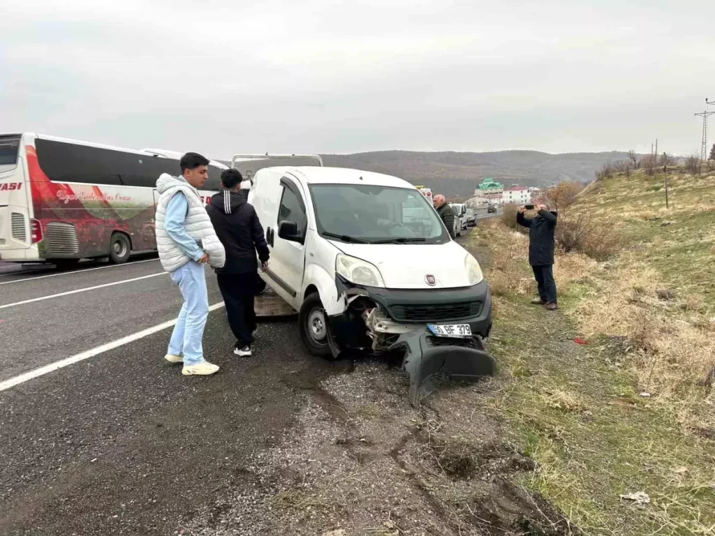 Bingöl trafik kazası: 2 yaralı