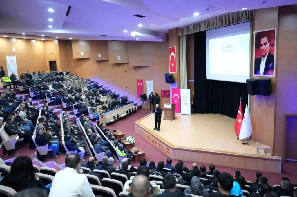 Bingöl’de gençlere ve ailelere yönelik farkındalık konferansları düzenlendi