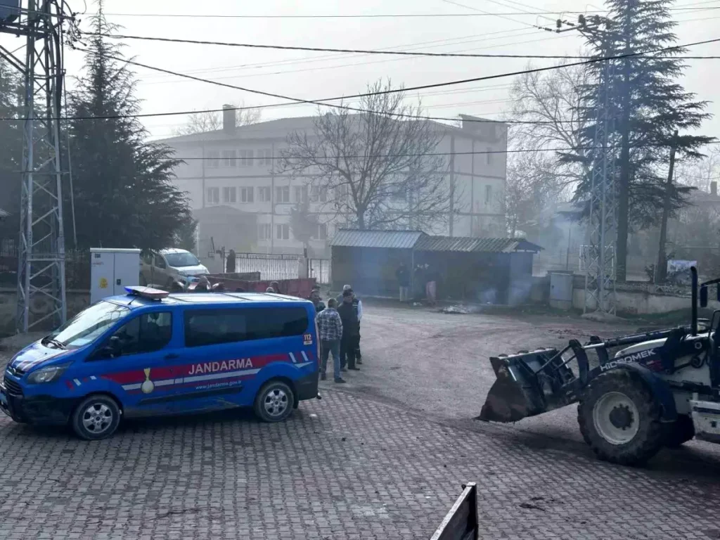 Bolu’da köylüler ağır tonajlı araçlara karşı ayaklandı: Köyün giriş çıkışında lastik yaktılar