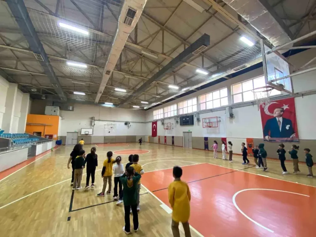 Çocuklar klâsik çocuk oyunlarını oynadı