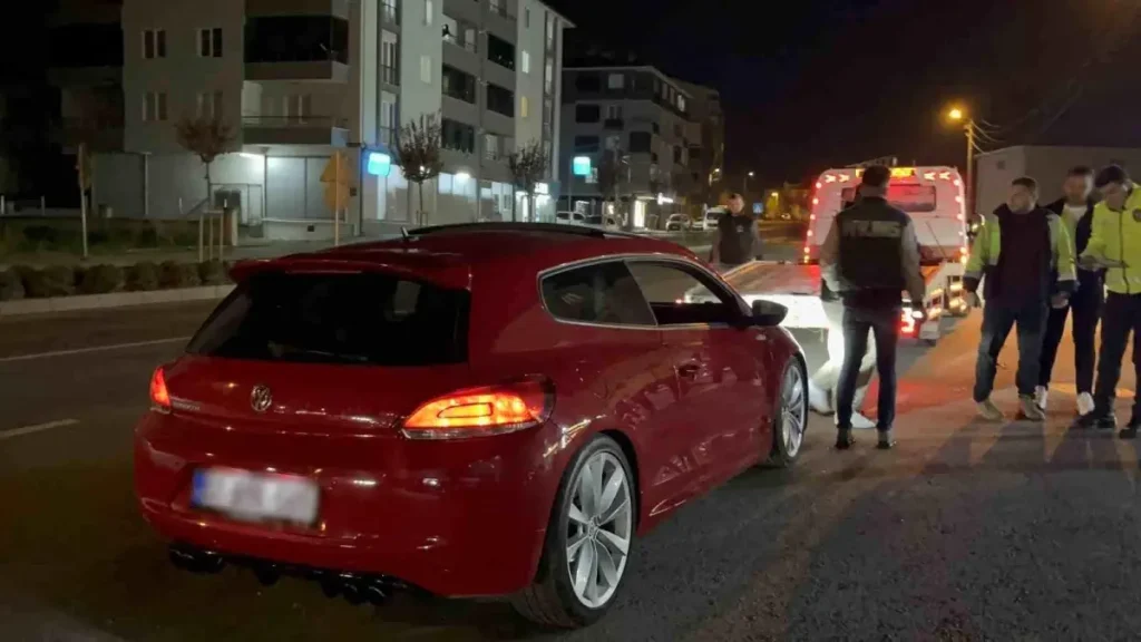 Çorlu’da abart egzozla gezen aracın şoförüne ceza kesildi