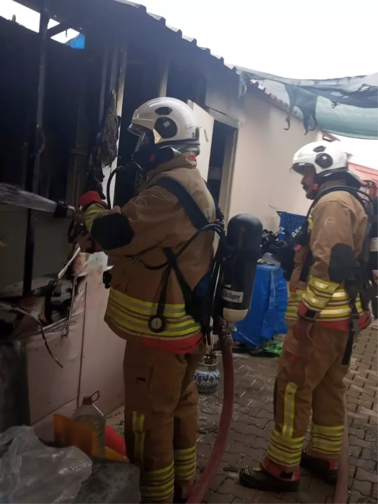 Defne’de konteyner yangını