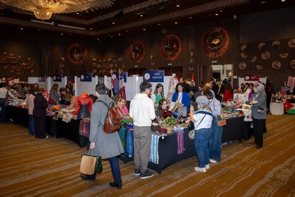 Dışişleri Mensupları Eşleri Dayanışma Derneği, başkentte klâsik DMEDD Kermesi düzenledi