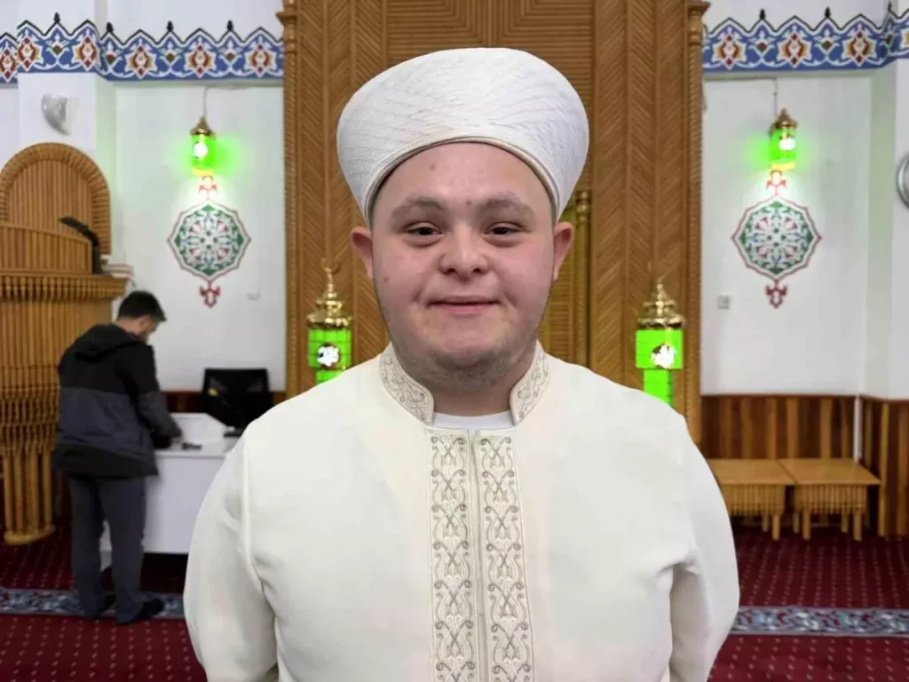 Down sendromlu Fırat’ın mescitteki vaazı ilgi gördü
