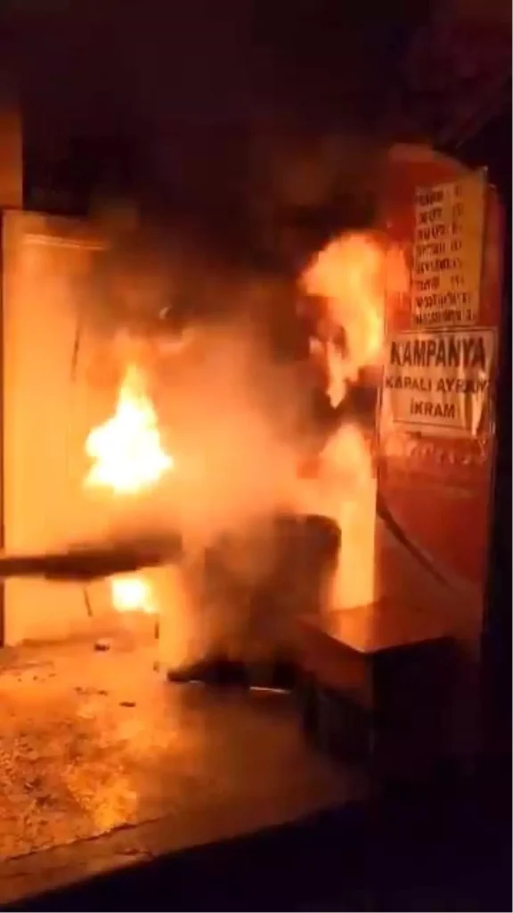 Elazığ’da yanan işletmenin yardımına esnaf yetişti