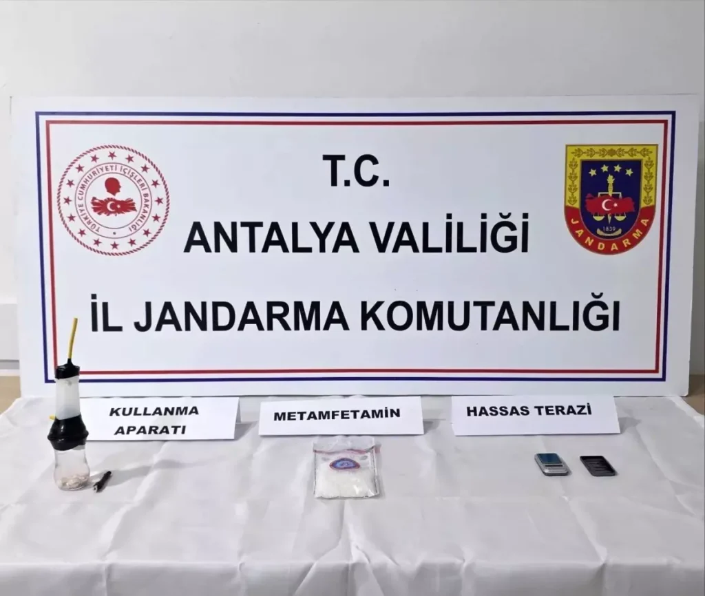 Elmalı’da jandarmadan uyuşturucu baskını
