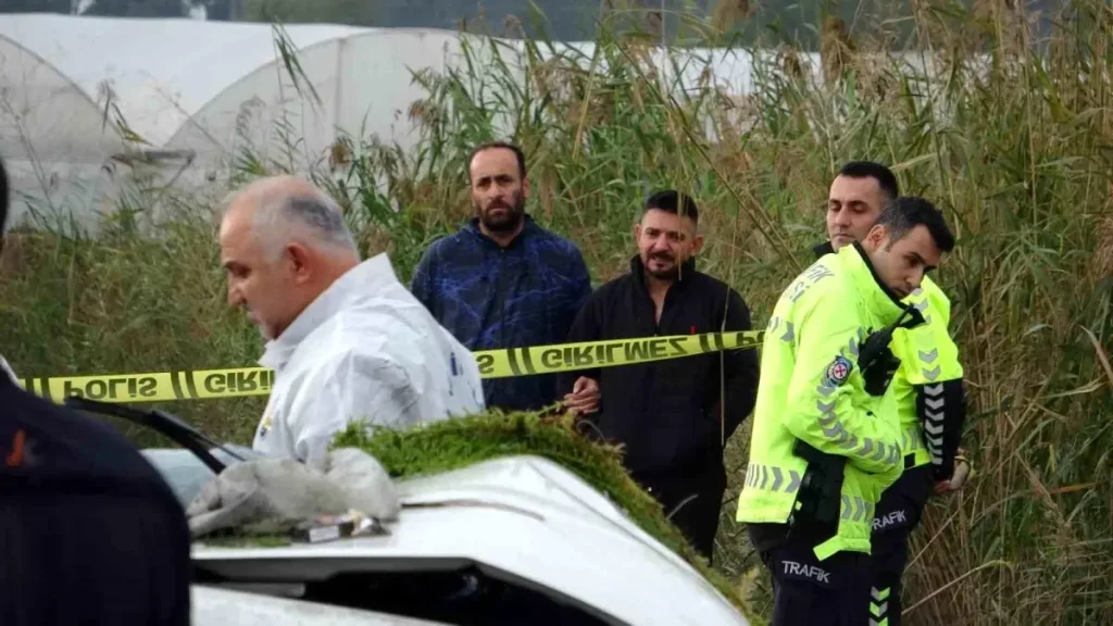 Gece meskenden arabayla ayrılan bayan, dereye düşen arabada hayatını kaybetti