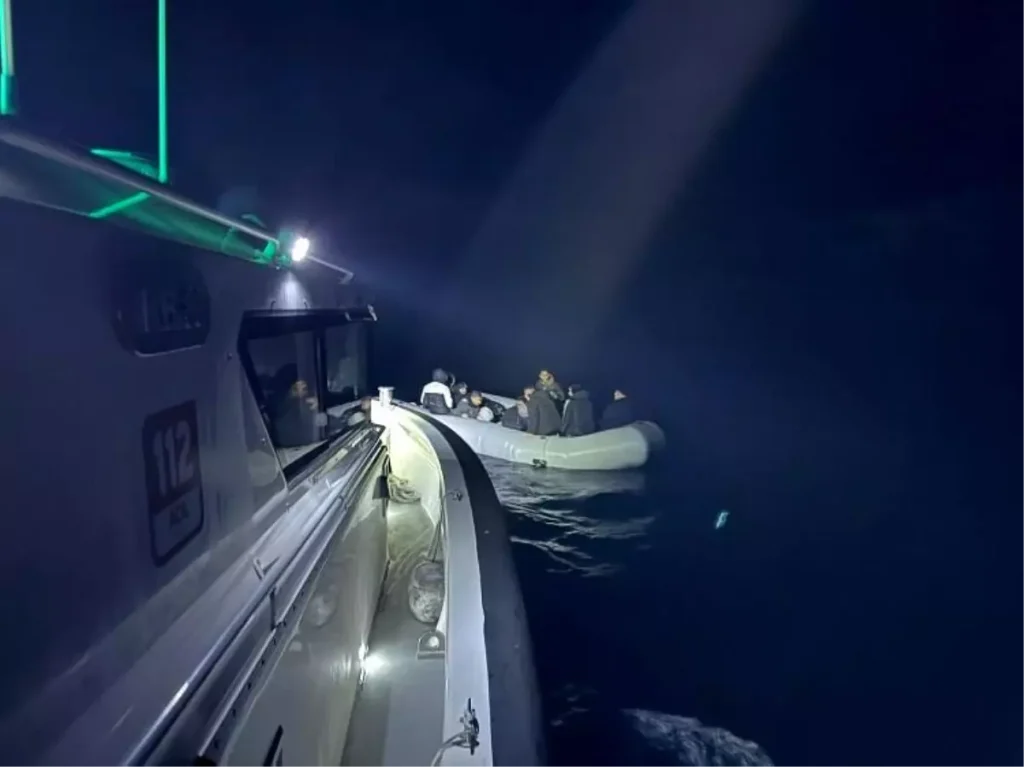 İzmir’de açıklarında göçmen hareketliliği