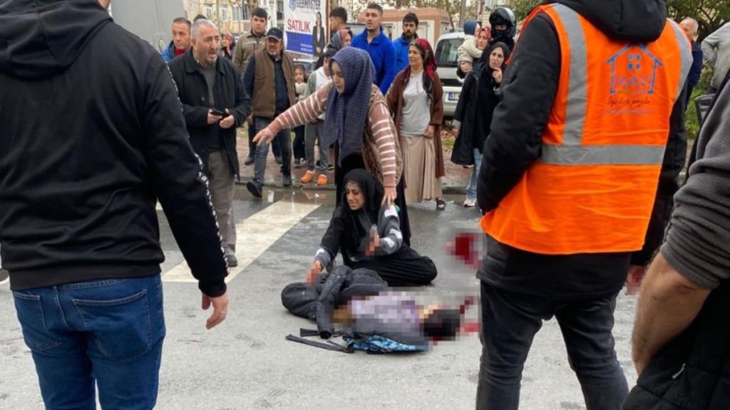 Kocaeli’de emekçi servisinin çarptığı çocuk can verdi