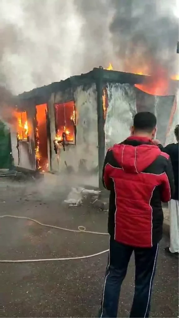 Konteyner alev alev yandı