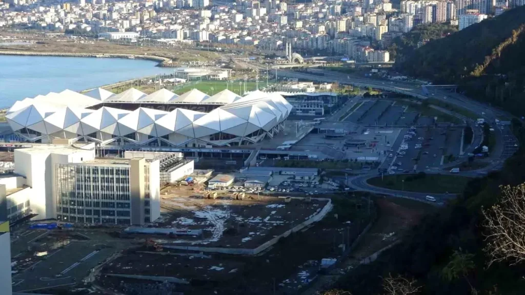 Maç günleri Akyazı Stadı ve etrafında yaşanan trafik sorunu gündemden düşmüyor